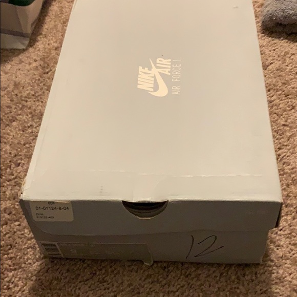 Air Force 1 nikes - Picture 2 of 4